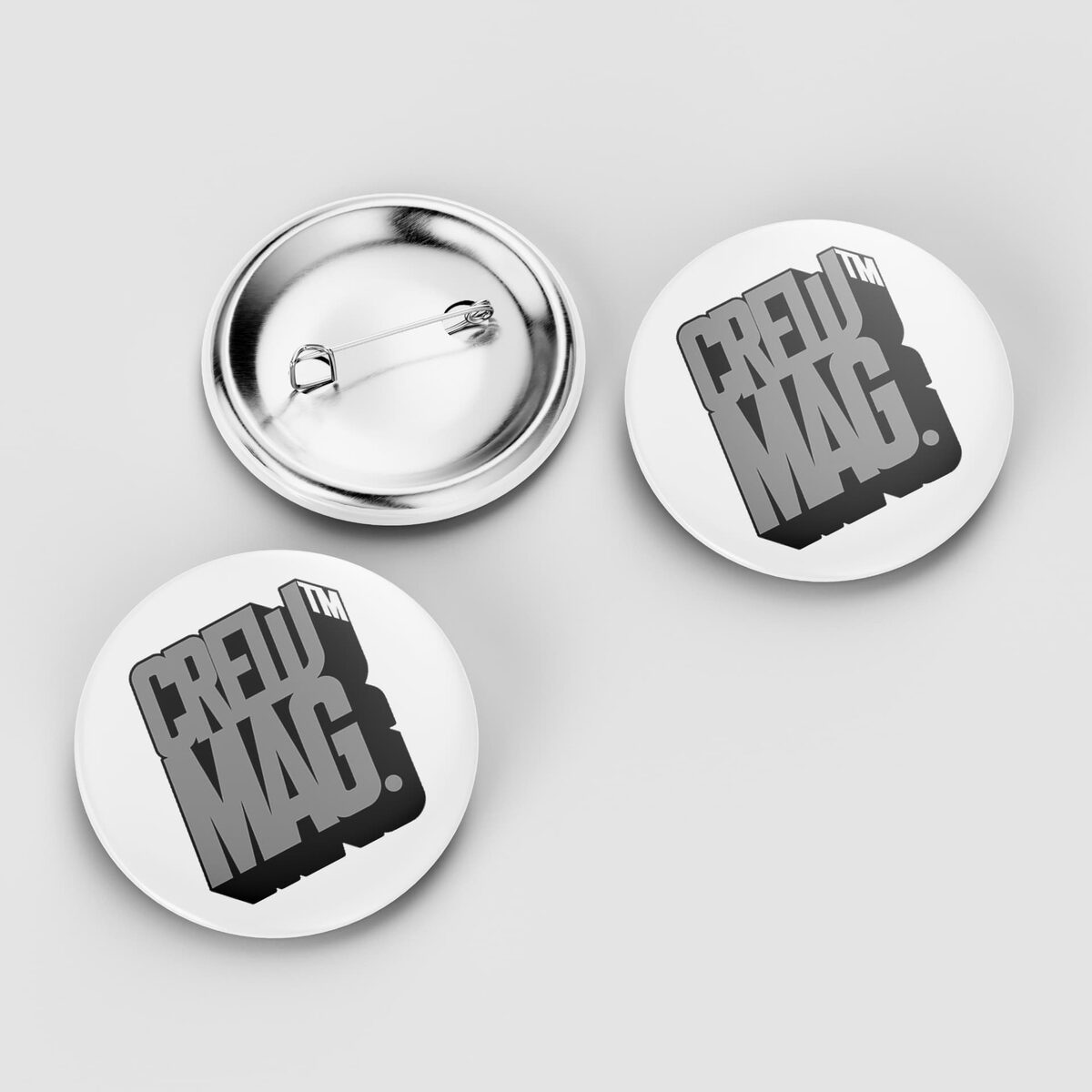 Mockup de crachás personalizados com identidade de marca